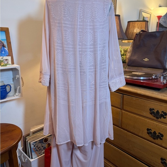 R & M Richards Pink Palazzo Pantsuit with Asymmetrical Layered Design - Picture 5 of 6